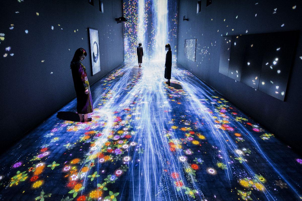 teamLab’s ‘Transcending Boundaries’ interactive exhibition.