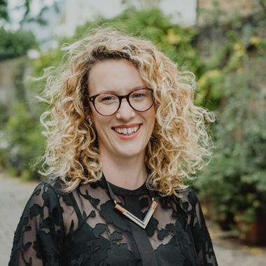 Photo of Dr Oonagh Murphy