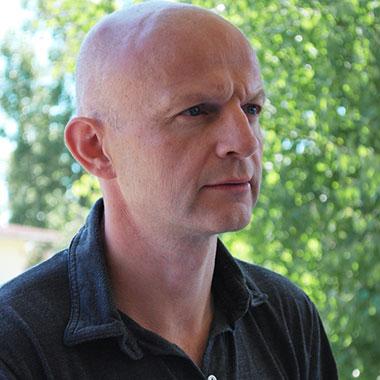 Photo of Dr Dan McQuillan