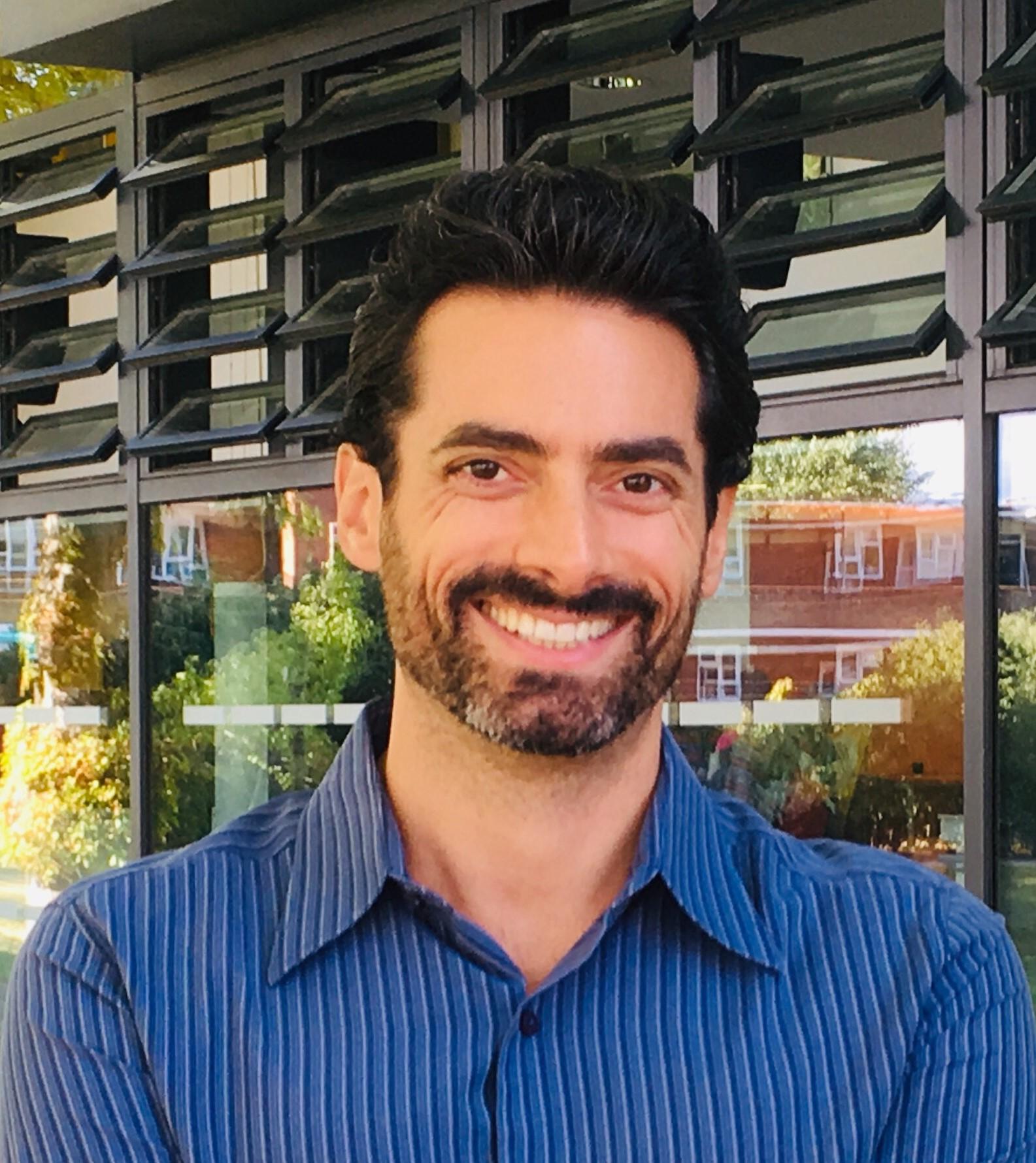 Photo of Dr Tomás Rotta